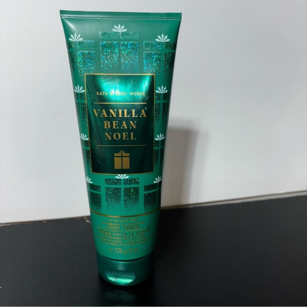 3/$15 Bath & Body Works Vanilla Bean Noel Green Body Cream